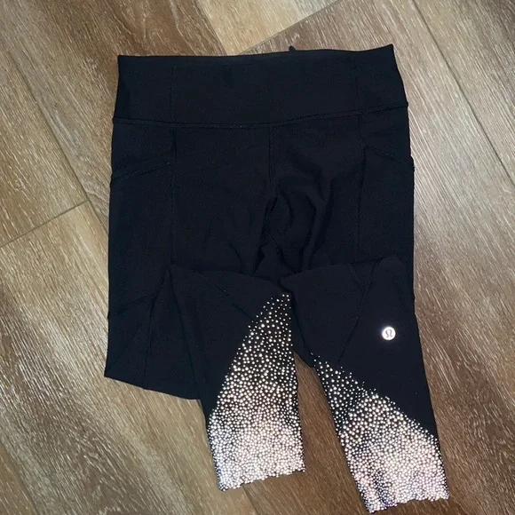 Lululemon Scalloped Hem Leggings - Picture 1 of 8